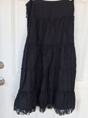 Outfit JPR Tiered Maxi Skirt in Black Size Medium